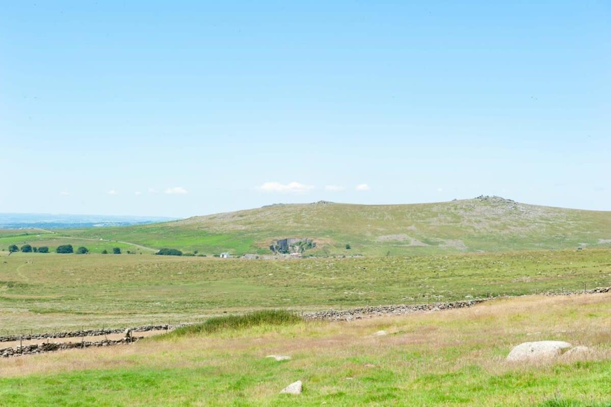 Villa Dartmoor Barn On North Hessary Tor à Yelverton Extérieur photo
